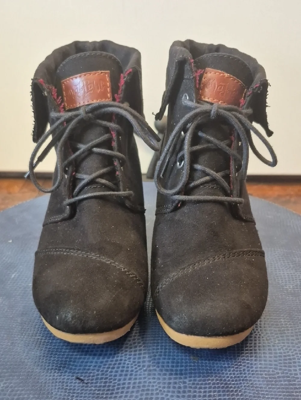 Mad Love Black Suede Lace-Up  Wedge Boots with Tan Outsole Womens sz.7 #1073s